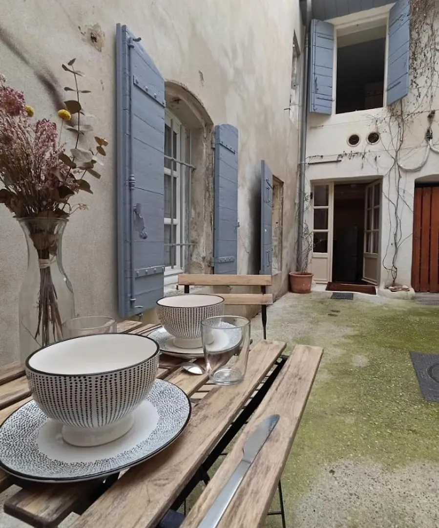 Duplex Centre Historique Arles Apartment